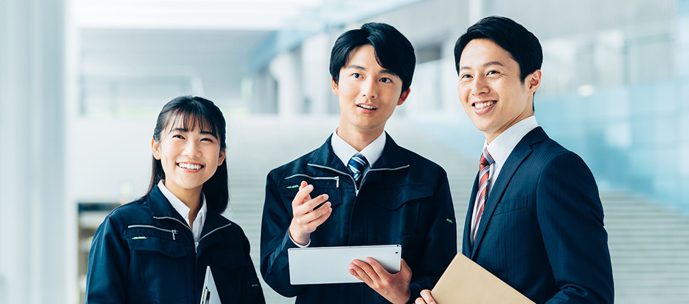 グリーンエナジーの職種紹介 笑顔の会社員達