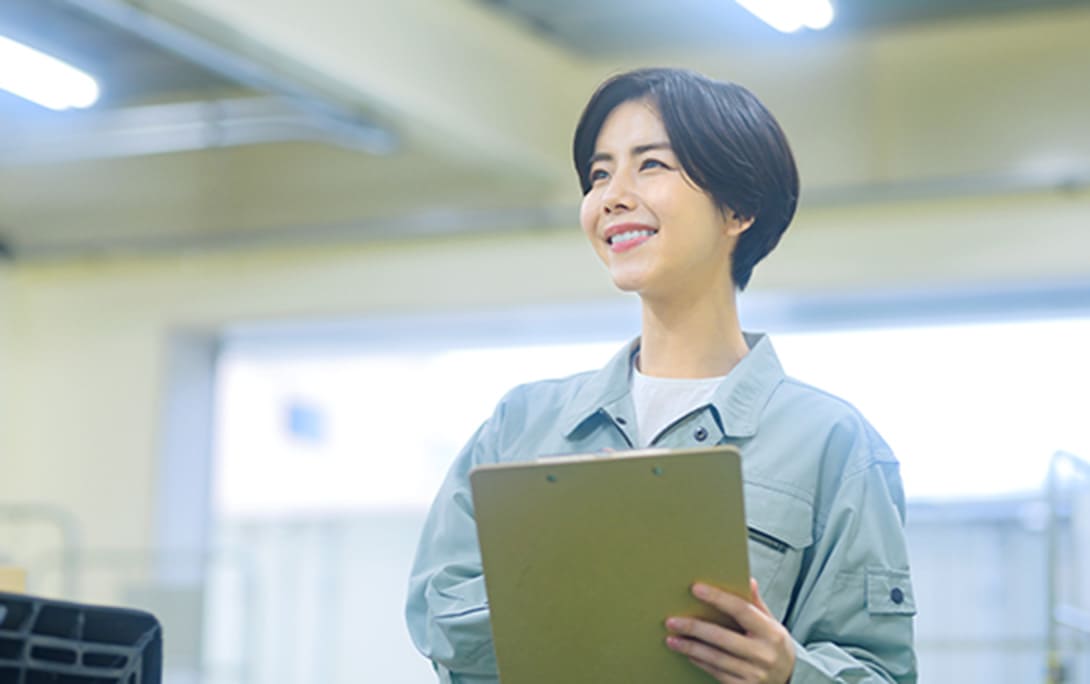 女性工場員