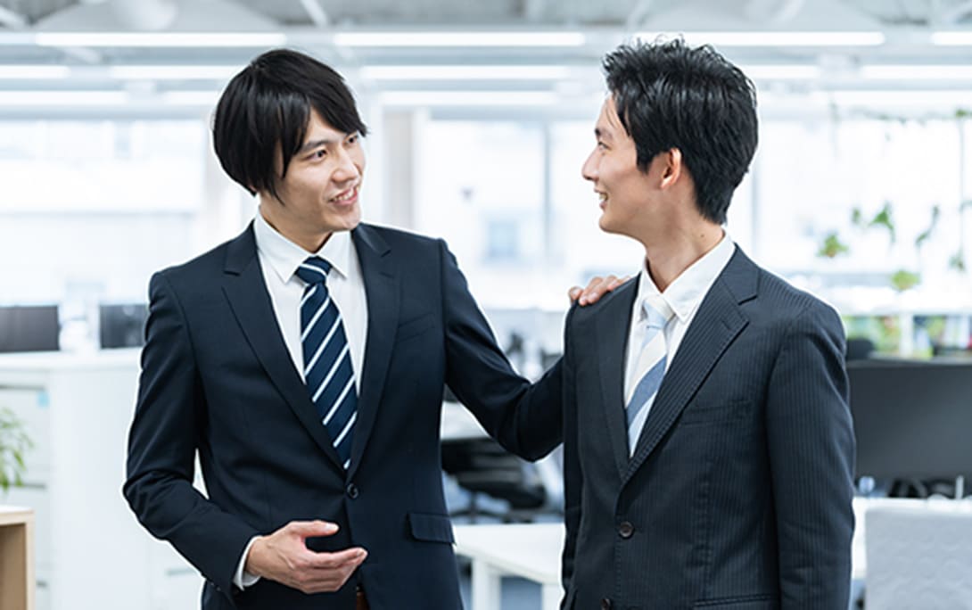 先輩社員と後輩社員