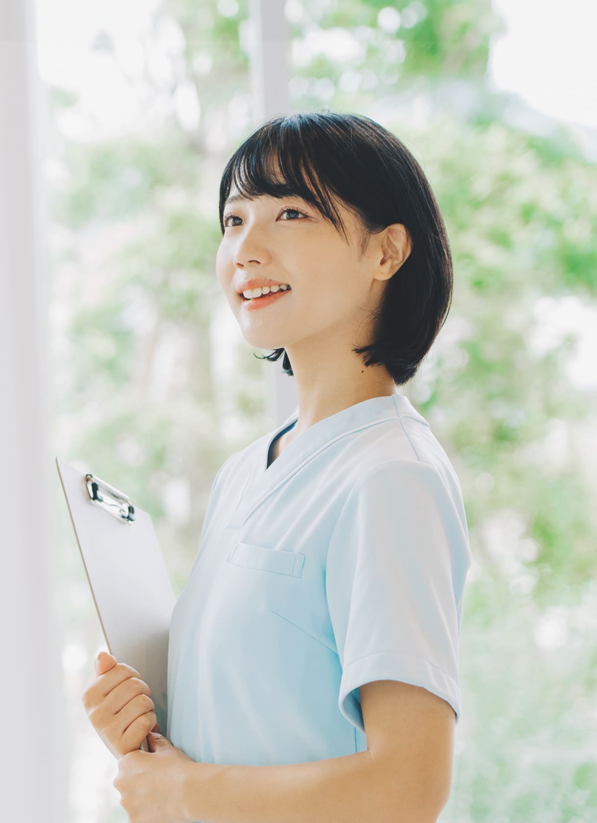 株式会社グリーンエナジー 女性医療従事者の写真